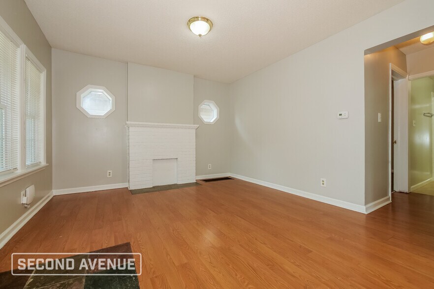 Building Photo - 2314 Van Brunt Blvd