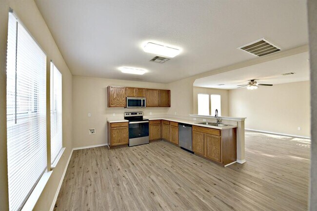 Building Photo - 105 Mesa Dr