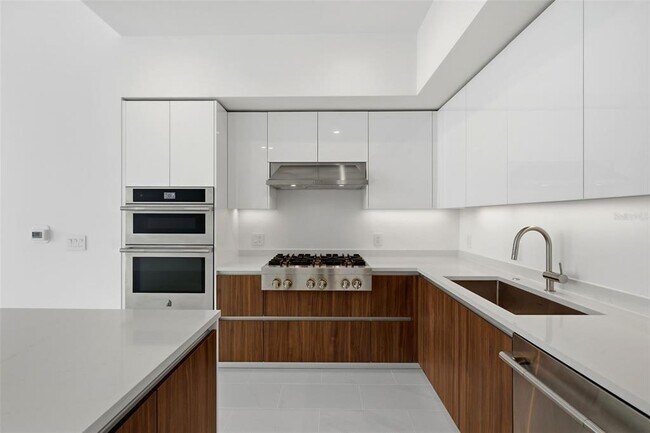 Building Photo - 400 Central Ave