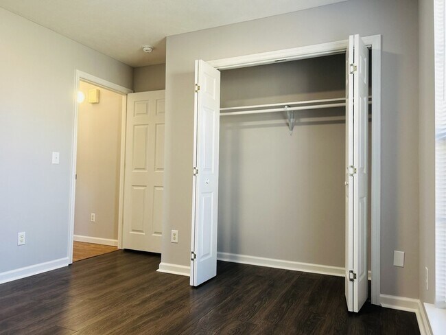 Building Photo - 1808 Lakewood Village Dr