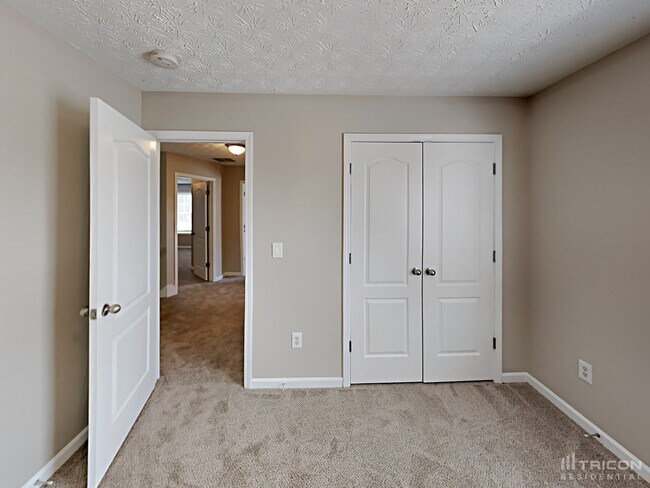 Building Photo - 404 Deer Run Ln