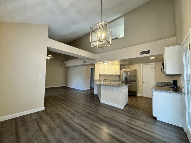 Building Photo - Great 3 bedroom 2 bath culdesac lot with f...