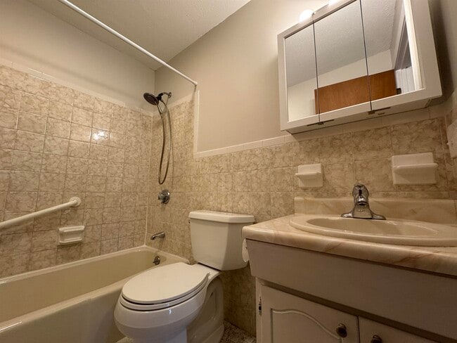 Building Photo - 379 Huse Rd