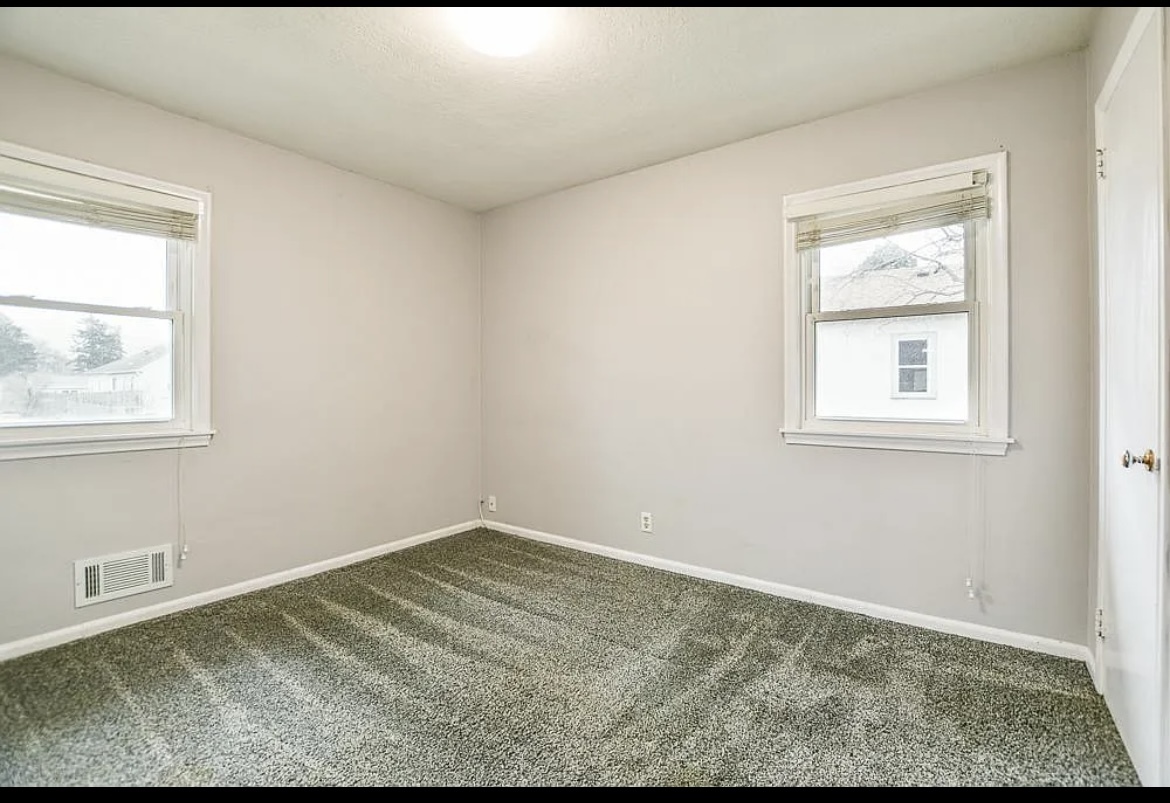 Room #2 - 5609 Bryant Ave N