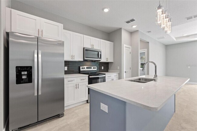 Building Photo - 3707 Fontainebleau St