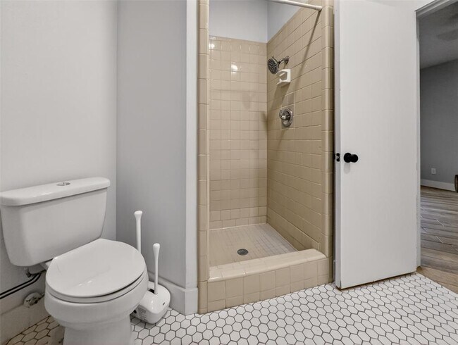 Building Photo - 6106 FM Rnch