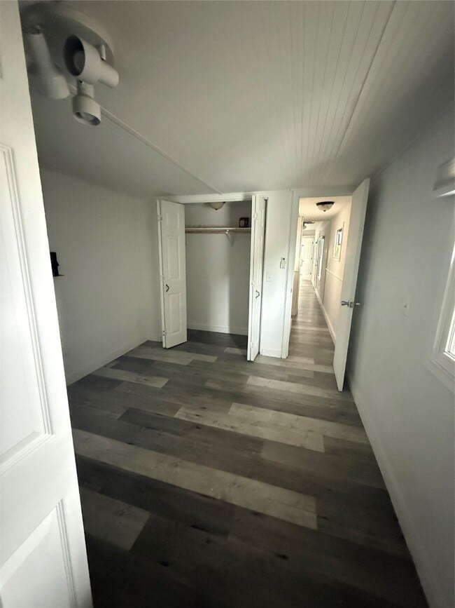 Building Photo - 310 E Jack Ave