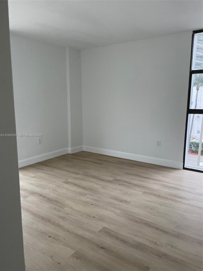 Building Photo - 3731 N Country Club Dr