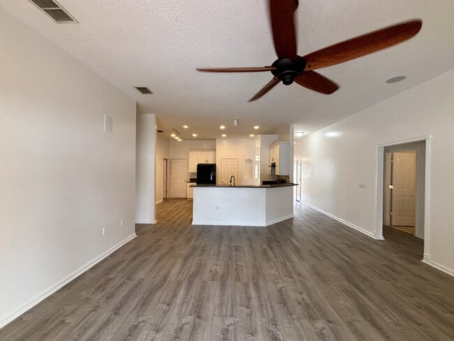 Building Photo - 1045 Drakefeather Dr