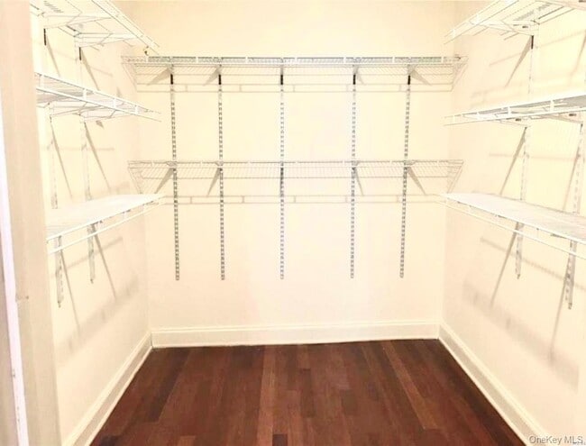 Building Photo - 171 Great Neck Rd