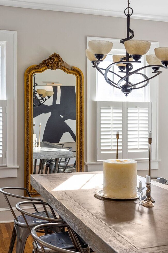 Building Photo - Beautifully Updated 2/2 w/ Great Backyard ...