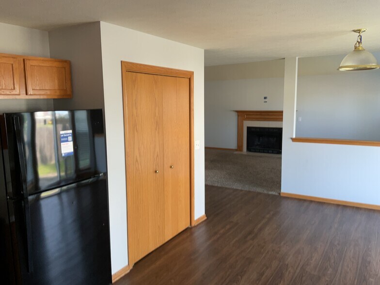 Building Photo - 948 Bradley Ln