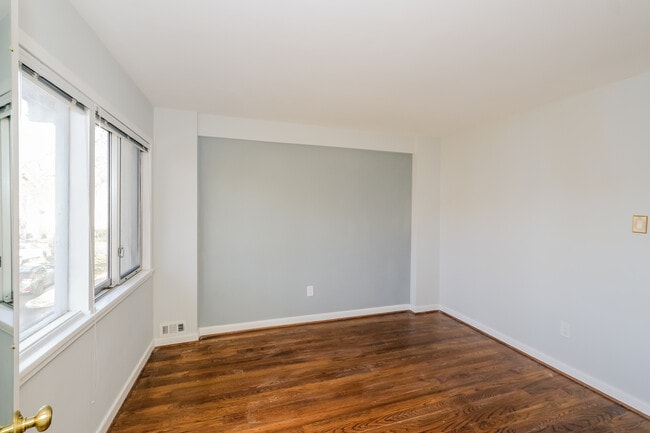 Building Photo - 847 3rd St SW