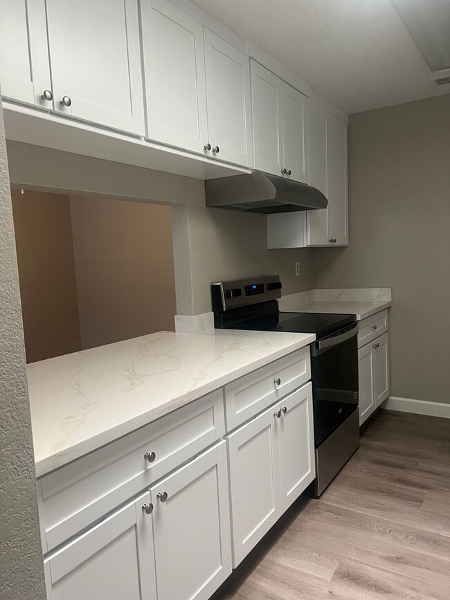 Building Photo - 3bd Duplex