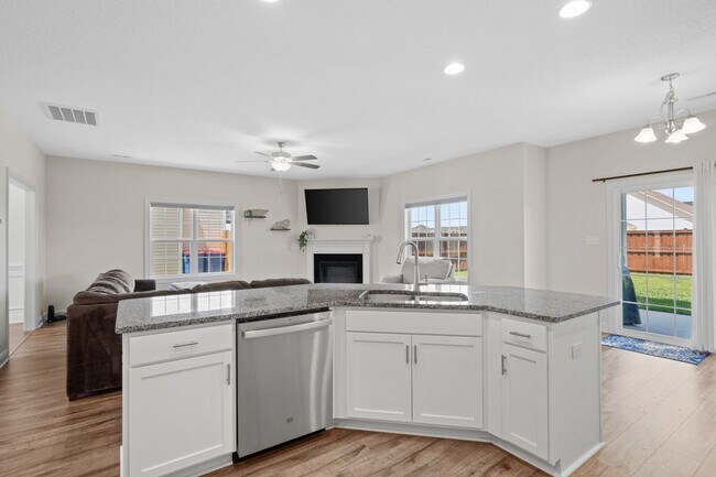 Building Photo - 1818 Olde Towne Pointe Blvd