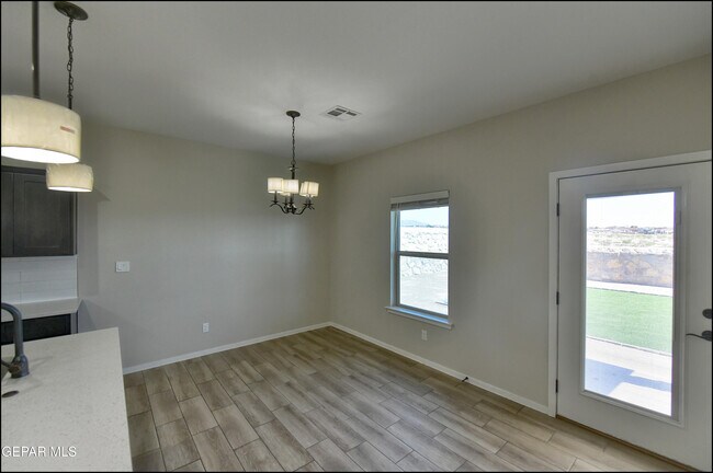 Building Photo - 516 Logwood Ave