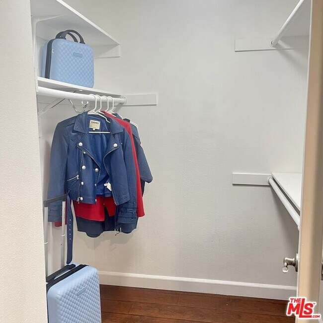 Building Photo - 11158 Newcastle Ave