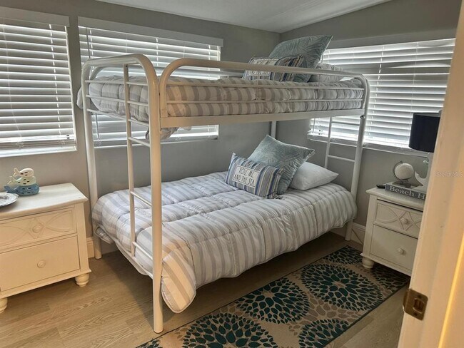 Building Photo - 244 Lexington Dr