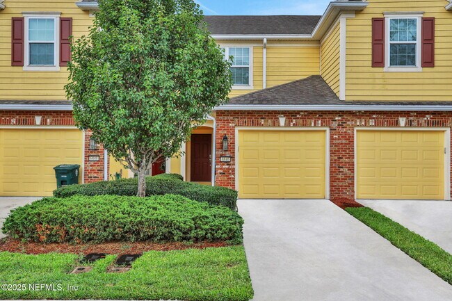 Building Photo - 6846 Roundleaf Dr