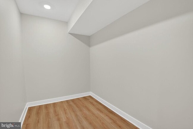 Building Photo - 5310 Cathedral Ave NW