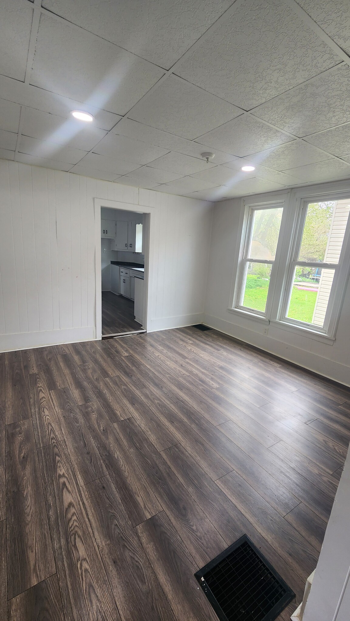 Building Photo - 129 Maple Ave