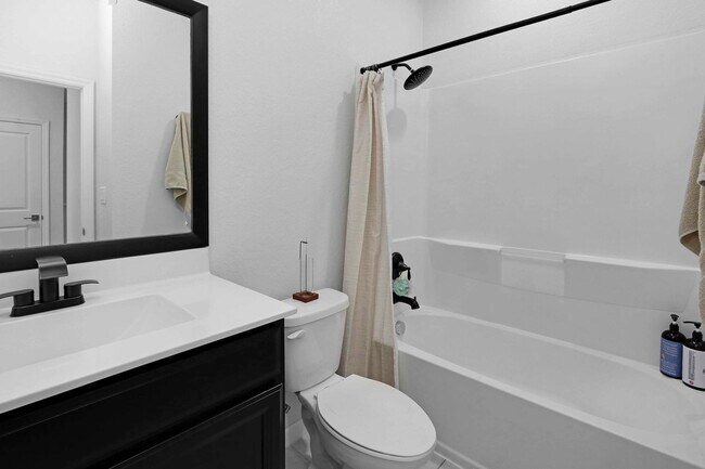 Building Photo - 1457 SE 26th Ave