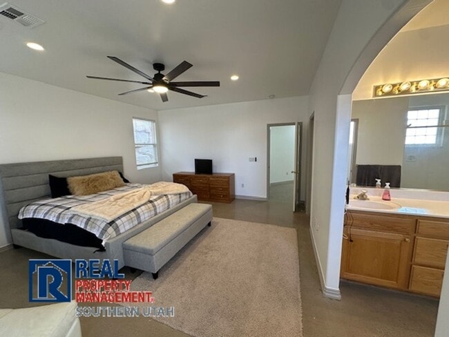 Building Photo - 179 Oasis Dr