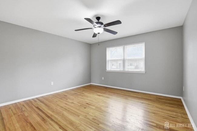 Building Photo - 160 Evergreen Rd