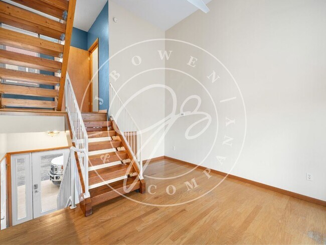 Building Photo - "Elegant and Spacious 3-Bedroom home on 4 levels in the heart of Downtown Toledo with amazing vie...