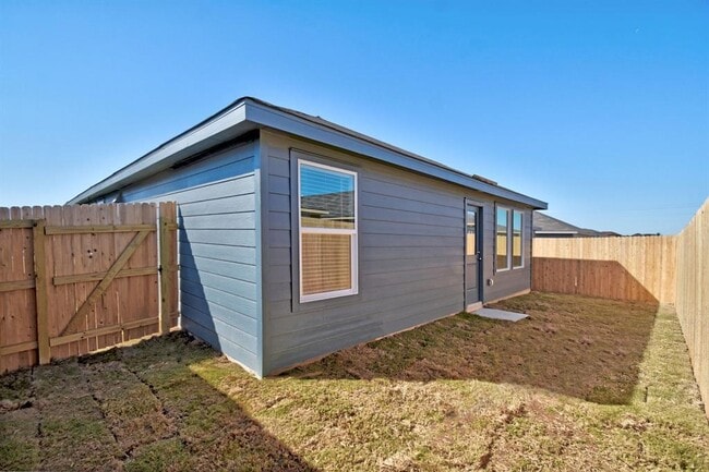 Building Photo - 2413 Legends Crk