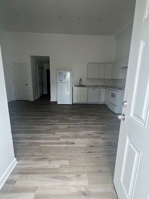 Building Photo - 403 Maple Ave