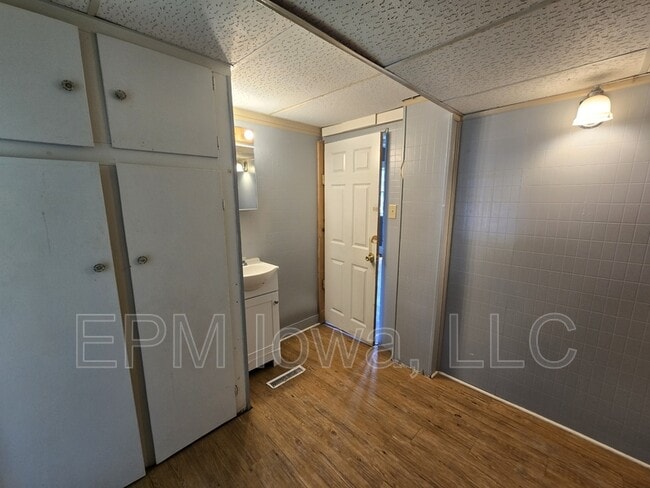 Building Photo - 402 Sunnyside Ave