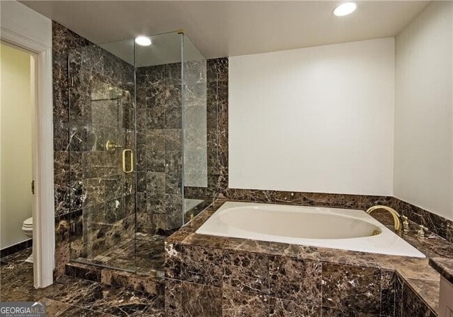 Building Photo - 2660 Peachtree Rd NW