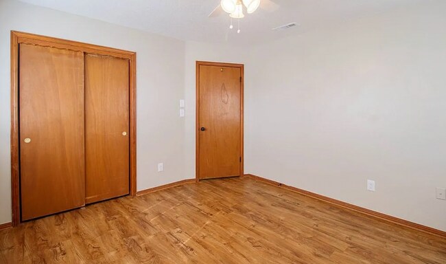 Building Photo - 1301 Hazelwood Dr