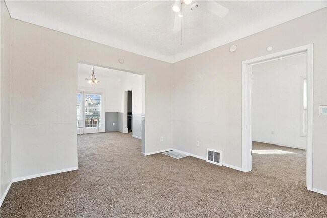 Building Photo - 452 8th Ave SW