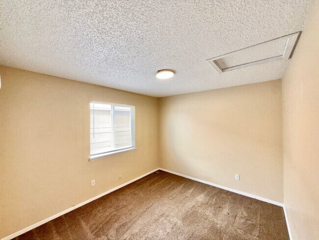 Building Photo - 6050 Emma Ln