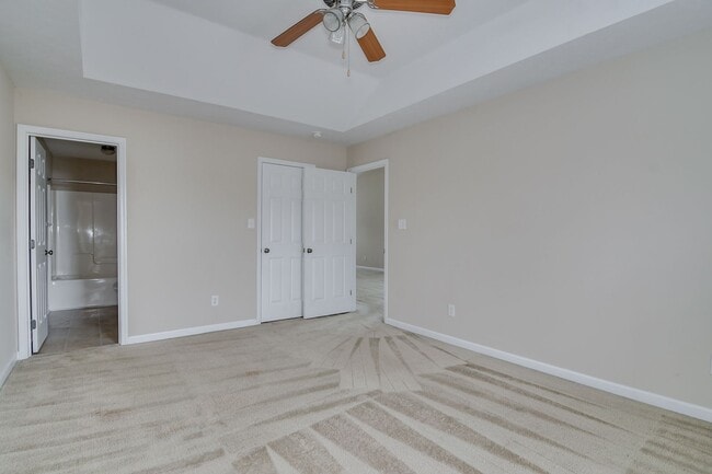 Building Photo - End Unit Townhome!