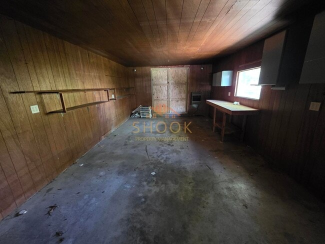 Building Photo - Cozy 3 BR Home Close to Campus and the Res...
