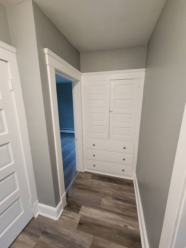 Building Photo - 1571 Dille Rd