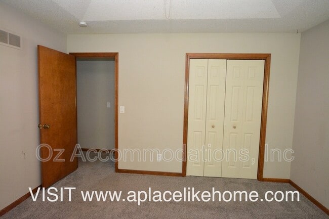 Building Photo - 8503 Sarah Ln