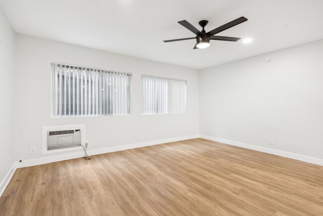 Interior Photo - 1944 Whitley Ave.