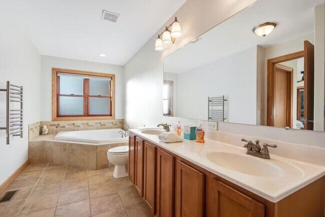 Building Photo - 366 Indian Trail