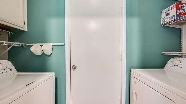 Building Photo - 617 Main St