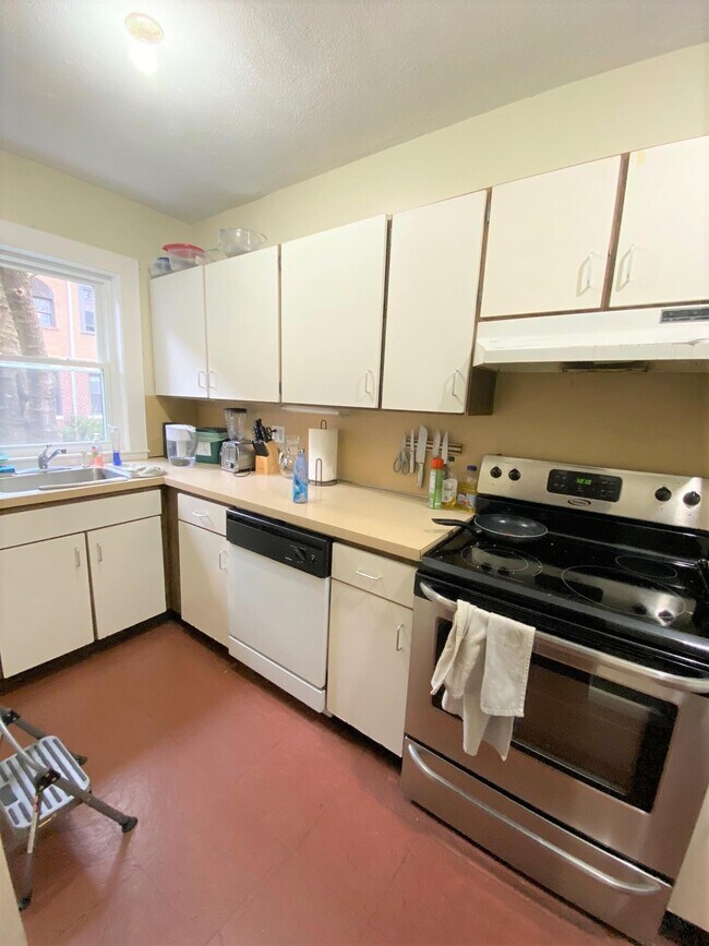 Building Photo - 9 Everett St