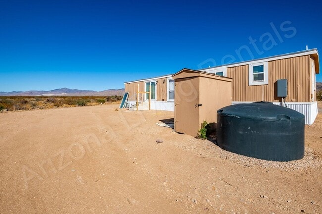 Building Photo - RENOVATED, PRIVATE & SPACIOUS HOME