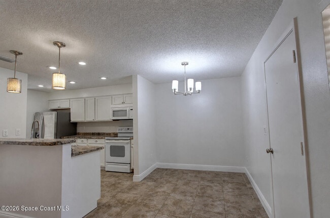 Building Photo - 283 E Towne Pl