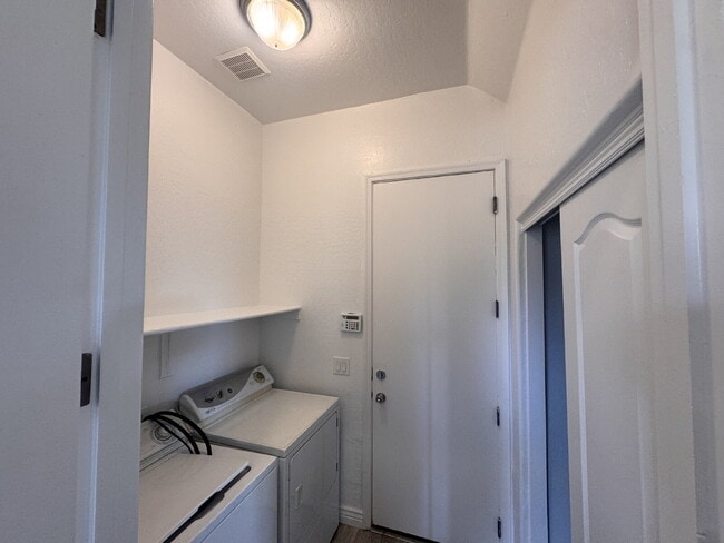 Building Photo - 821 W Saguaro Ln