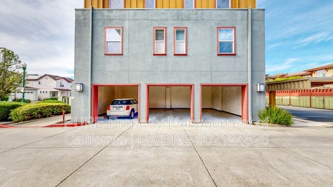 Building Photo - 950 Campoy St