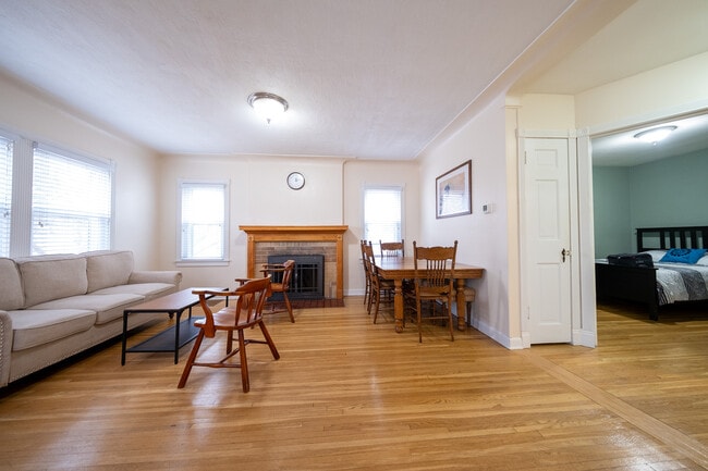 Building Photo - 6057 Clinton Ave