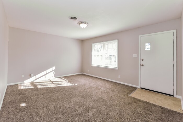 Building Photo - 612 Glasgow Rd NW